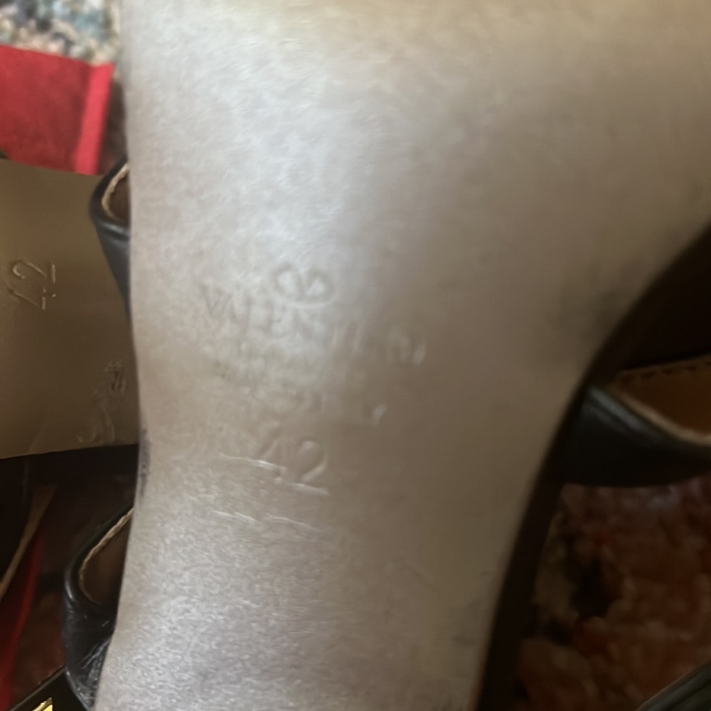 Sandals - Picture 2 of 4